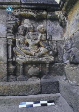 Sisi Selatan. Relief Pagar Langkan Lorong I (lantai 3) Tampak Dalam Rangkaian Atas. Bidang I.