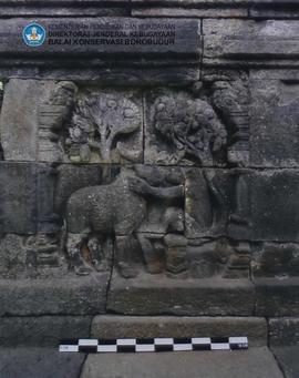 Sisi Selatan. Relief Pagar Langkan Lorong I (lantai 3) Tampak Dalam Rangkaian Atas. Bidang J.