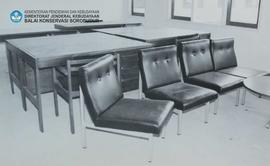 Furnitures di ruang kantor bangunan no.22