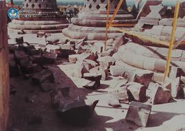 Situasi runtuhan batu stupa. Lokasi:Tingkat II no.23. Tanggal:21-1-1985