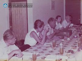 Foto Perpisahan dengan Mr.Mackel di Restoran RAMAYANA Yogyakarta.