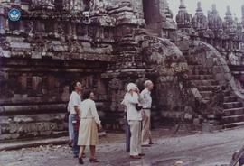 Peserta Sidang mengadakan peninjauan ke Candi Prambanan- Kunjungan ke Gedung Vrederburg pada acar...