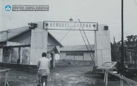 Peninjauan pembuatan besi-besi pallet di bengkel daerah Semarang pada tanggal 12 Maret 1974.Tampa...