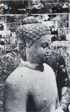 Buddha No: 11 L.26 setelah disambung kembali Desember 1972- No: 15790/ CA 726