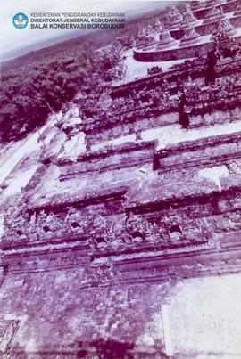 Situasi candi Borobudur dan sekitarnya dilihat dari atas tower crane- pemotretan diambil dari seg...