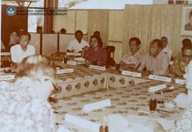 Sidang CC/III/'74 yang diselenggarakan di ruang pendopo Borobudur- Sidang yang dihadiri oleh sege...