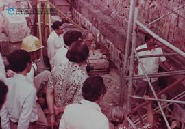 Sidang CC/VII/78. Sehabis luncheon di Saraswati- para peserta Sidang langsung datang ke Candi Bor...