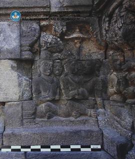 Sisi Timur. Relief Pagar Langkan Lorong I Tampak Dalam Rangkaian Atas. Bidang B.