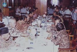 Situasi makan bersama para peserta Sidang