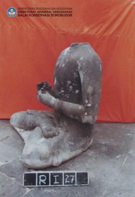 Patung Buddha sesudah perbaikan. Lokasi: Stupa tingkat I no. 27. 31-1-1985.