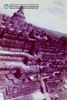 Situasi candi Borobudur dan sekitarnya dilihat dari atas tower crane- pemotretan diambil dari seg...