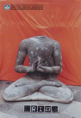 Patung Buddha sesudah perbaikan. Lokasi: Stupa tingkat I no. 27. 31-1-1985.