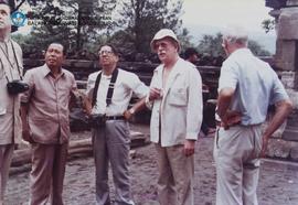 Peserta Sidang mengadakan peninjauan ke Candi Prambanan- Kunjungan ke Gedung Vrederburg pada acar...