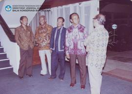 8 Juni 1982. Jamuan makan malam untuk peserta Sidang CC XI yang diselenggrakan oleh Dirjen Kebuda...