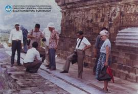 Peserta Sidang CC/X/81- di monumen Candi Borobudur