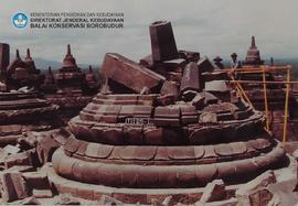 Stupa yang runtuh. Tanggal: 21-1-1985. Lokasi:Stupa tingkat I no.29