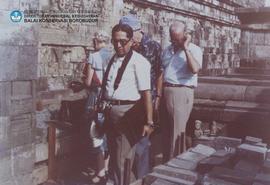 Peserta Sidang CC/X/81- menuju monumen Candi Borobudur