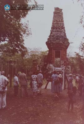 Peserta Sidang CC VIII 1979 sedang rekreasi