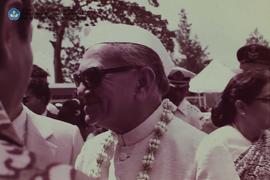 Kunjungan Kenegaraan Presiden India Fakhrudin Ali Ahmed dan Isteri beserta rombongan ke Candi Bor...