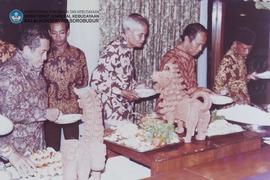 Situasi makan bersama para peserta Sidang