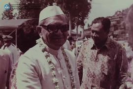 Kunjungan Kenegaraan Presiden India Fakhrudin Ali Ahmed dan Isteri beserta rombongan ke Candi Bor...