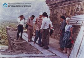 Peserta Sidang CC/X/81- di monumen Candi Borobudur