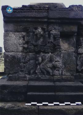 Sisi Selatan. Relief Pagar Langkan Lorong II Tampak Dalam. Bidang J.