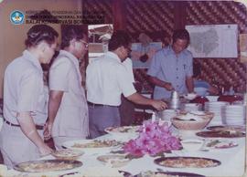 Para peserta Sidang CC XI datang di Borobudur- kemudian makan siang di rumah makan Sraswati yang ...