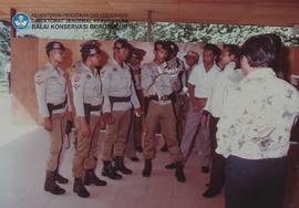 Tim penjinak bahan peledak. Lokasi:Pendopo Borobudur.tanggal 21-1985.